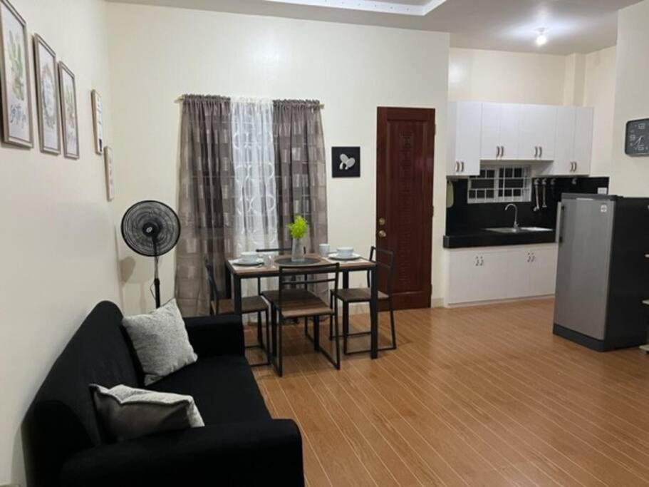Estilo Apartment 2-Storey Clarin  Екстериор снимка