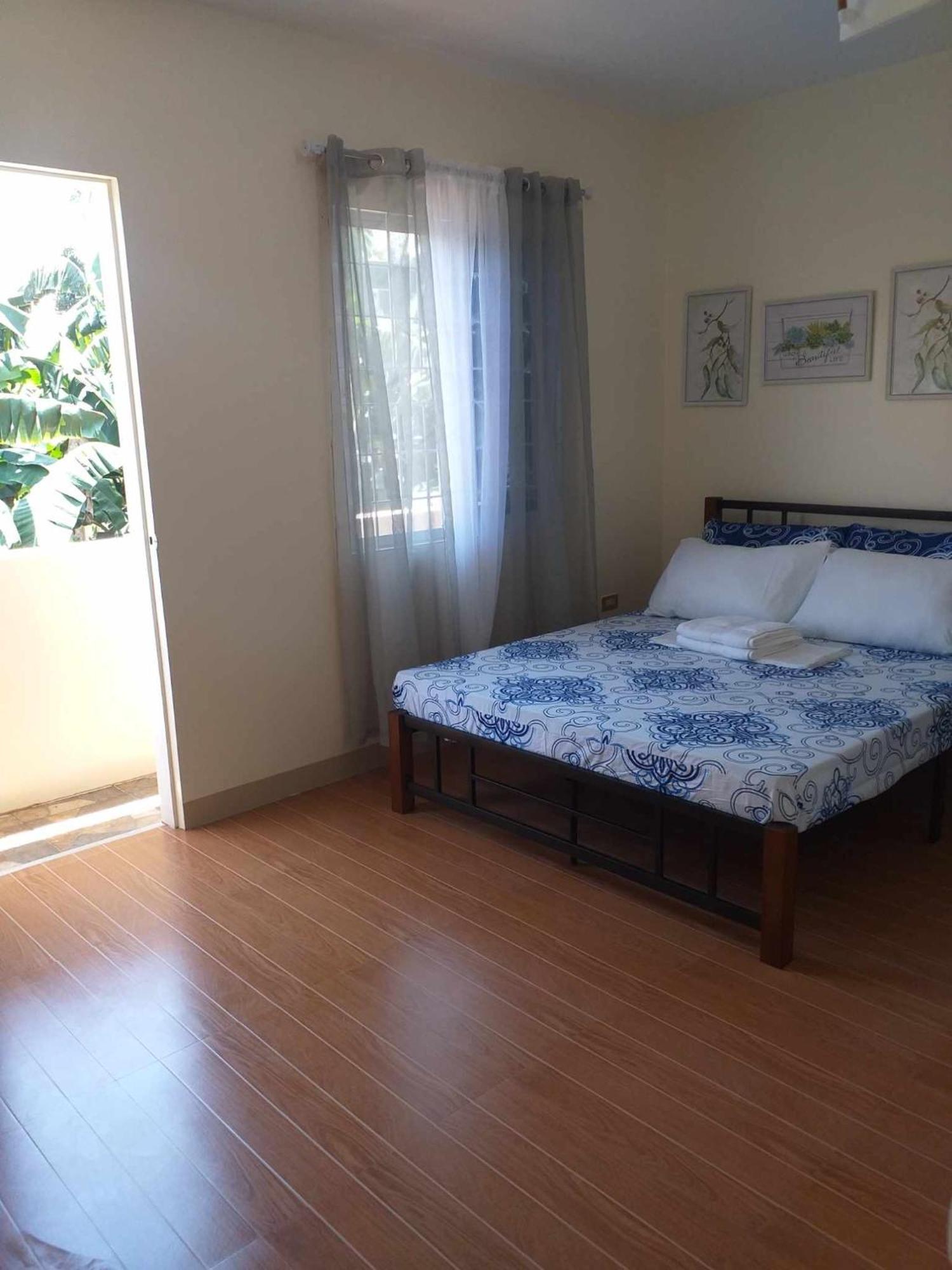 Estilo Apartment 2-Storey Clarin  Екстериор снимка